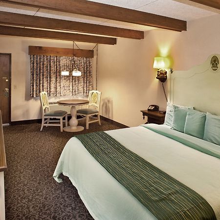Helendorf River Inn, Suites & Conference Center Екстер'єр фото