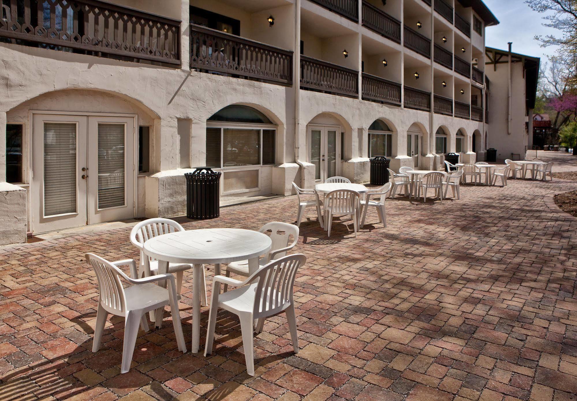 Helendorf River Inn, Suites & Conference Center Екстер'єр фото
