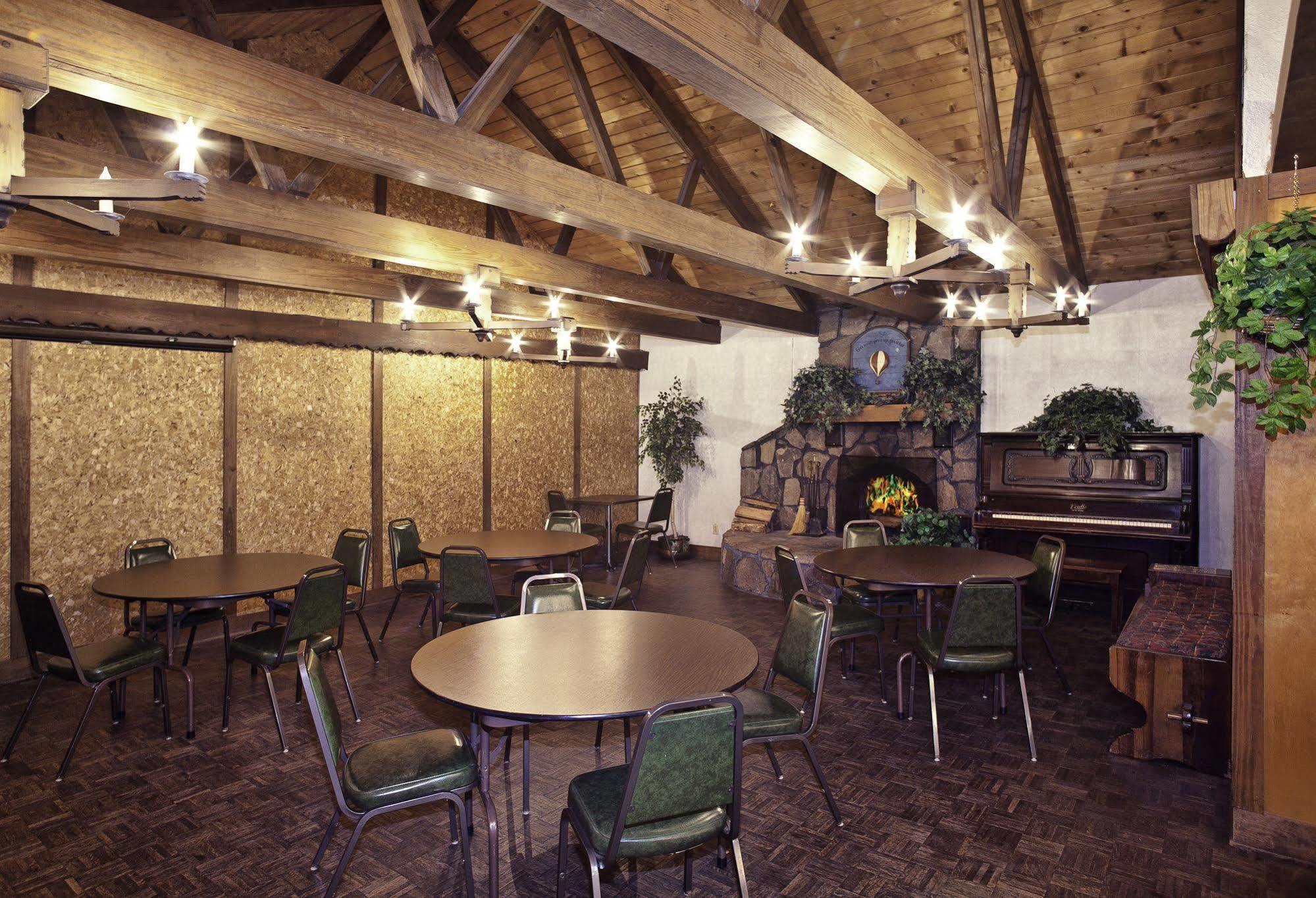Helendorf River Inn, Suites & Conference Center Екстер'єр фото