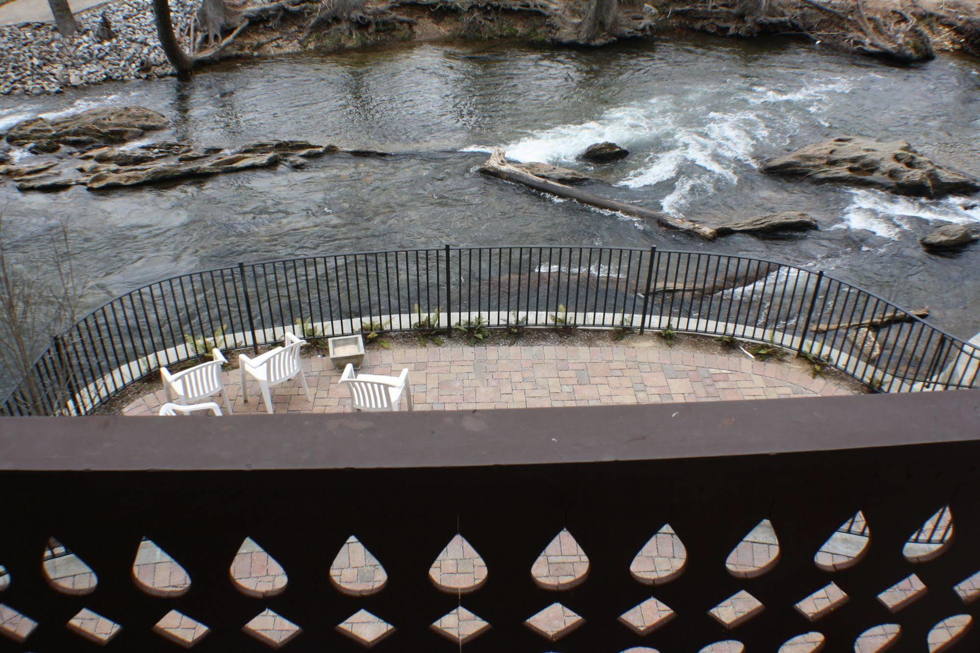 Helendorf River Inn, Suites & Conference Center Екстер'єр фото